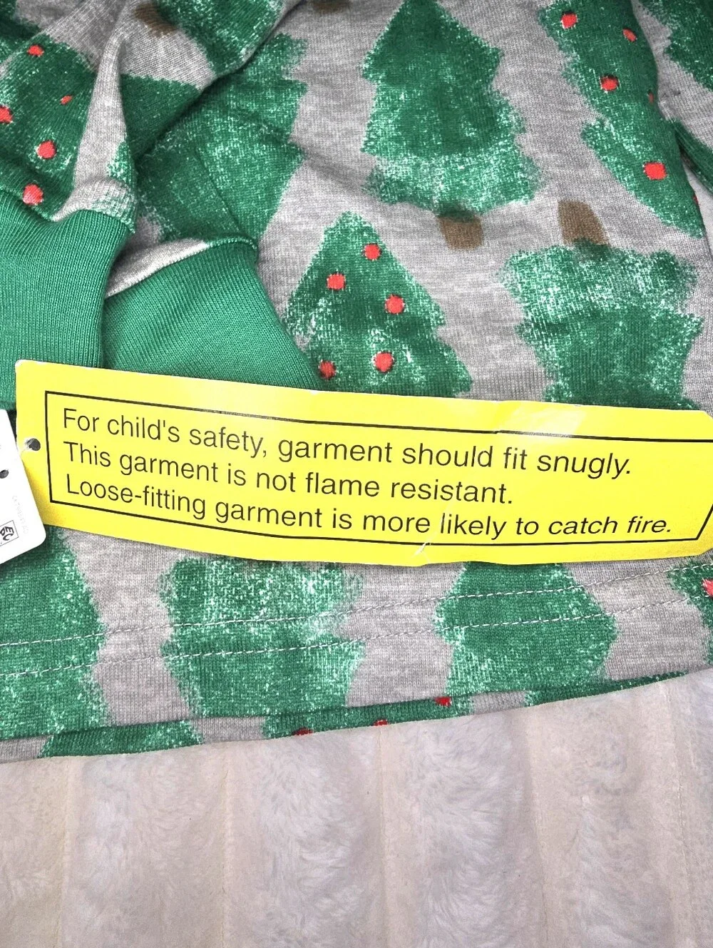 Carter's Green Festive Tree Print Kids Pajama Set with Red Dot Accents 4T NWT